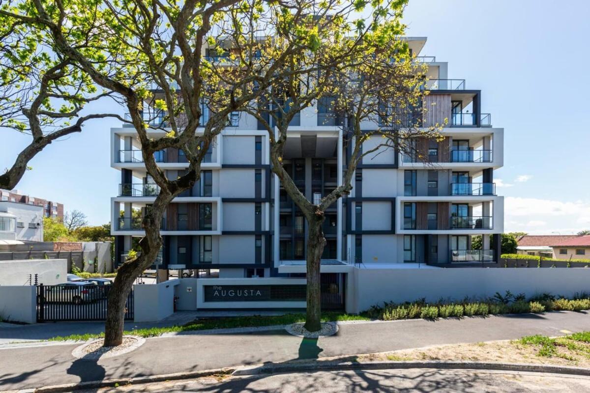 Southern Suburbs Leafy Village Neighbourhood *