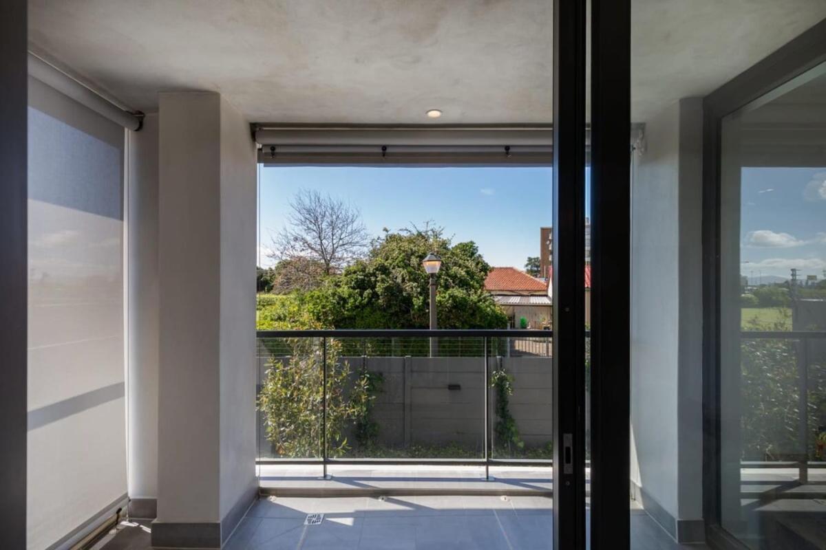 Southern Suburbs Leafy Village Neighbourhood Apartment *